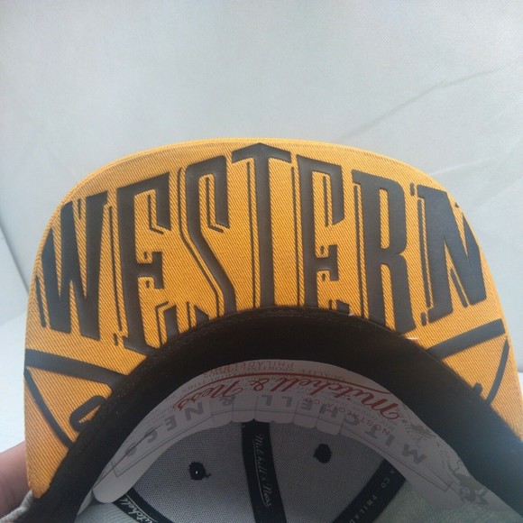 Mitchell & Ness Los Angeles Lakers Snapback Hat - Gray/Yellow new old stock - Picture 6 of 10